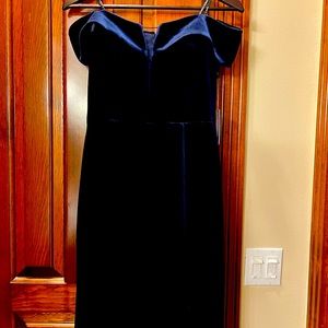 Vince camuto NWT, navy blue velvet off shoulder dress